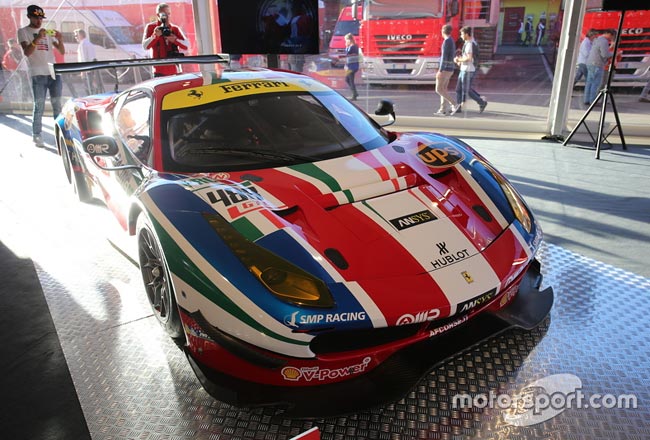 Гоночное купе Ferrari 488 GT3 Гоночное купе Ferrari 488 GT3