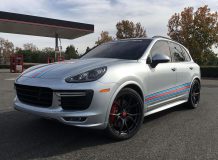 Porsche Cayenne GTS в окраске Martini Racing фото