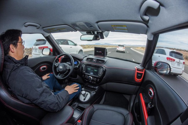 Работа системы полуавтономного движения KIA Работа системы полуавтономного движения KIA
