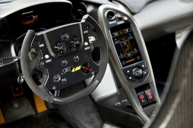 Салон Макларен P1 LM Салон Макларен P1 LM