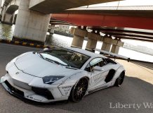 Обвес на Авентадор от Liberty Walk фото