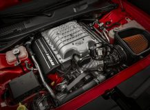 850-сильный двигатель 6.2 V8 Hellcat