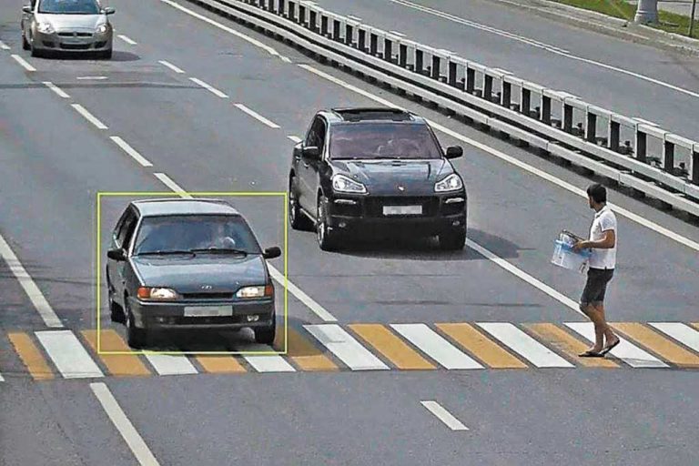 Автомобиль сломался в дороге Автомобиль сломался в дороге