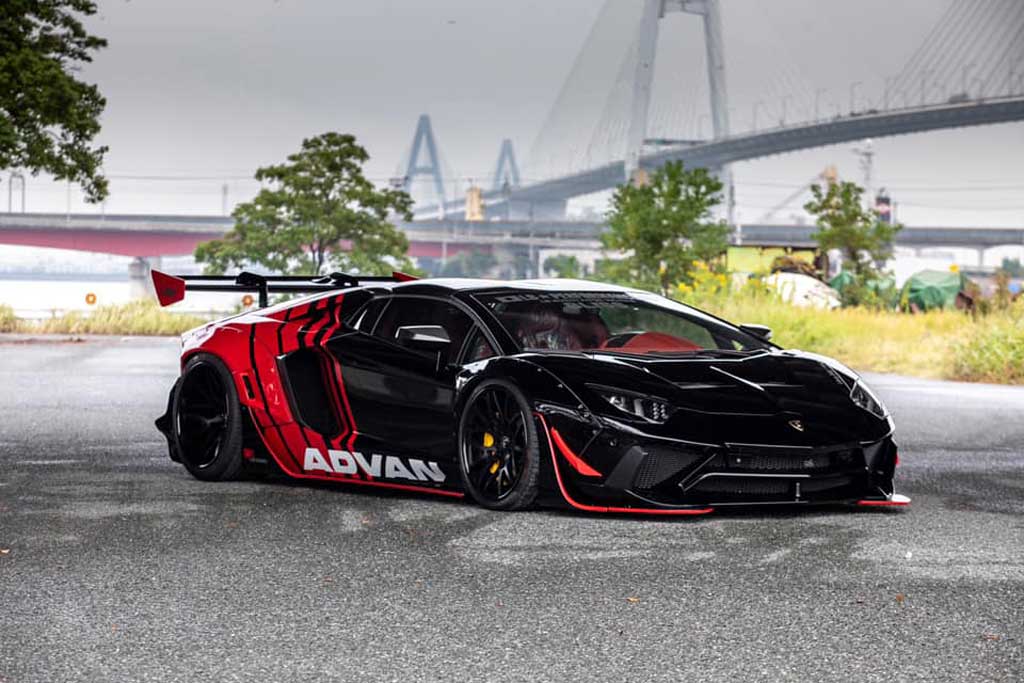 Liberty Walk Aventador S