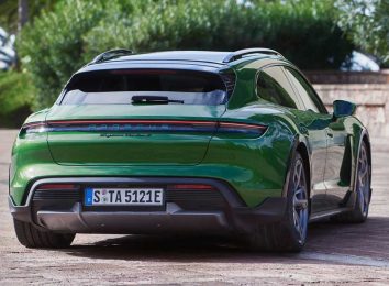 Porsche Taycan Turbo S Cross Turismo