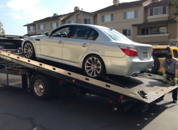 BMW на эвакуаторе