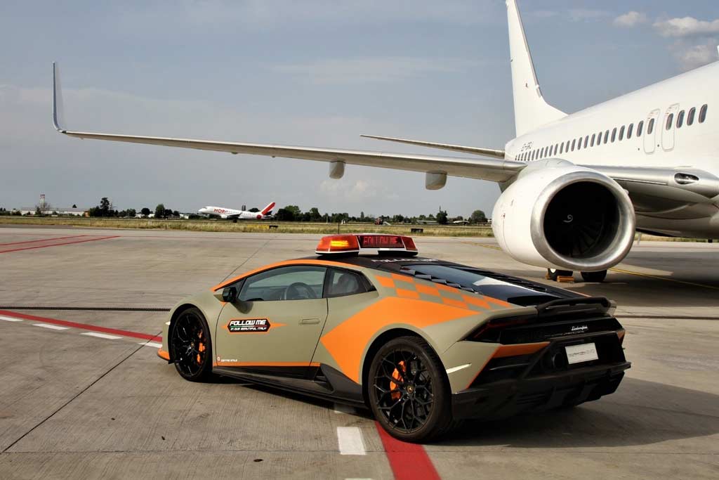 Lamborghini Huracan Evo Follow Me