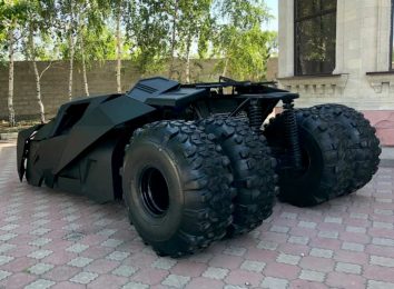 Реплика Бэтмобиля Tumbler