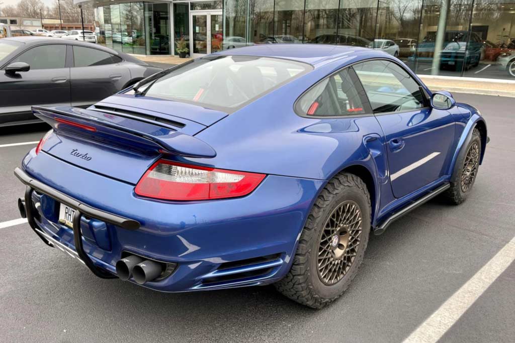Porsche 911 Turbo Safari style