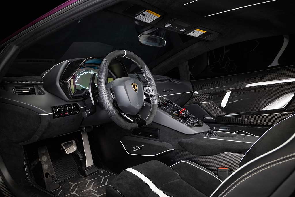Фиолетовый Aventador LP750-4 SV