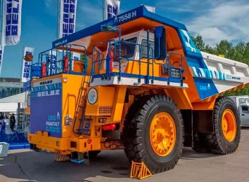 Карьерный самосвал БелАЗ на газу