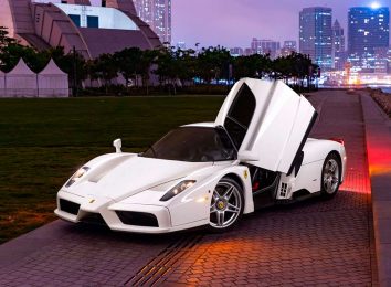 Ferrari Enzo в цвете "Bianco Avus"