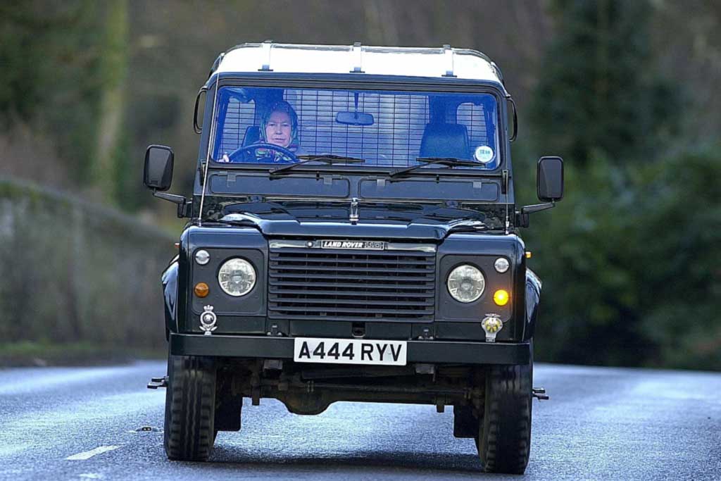 Елизавета II на Land Rover