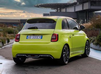 Электрический Abarth 500e