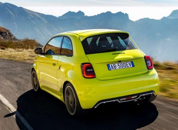 Электрический Abarth 500e