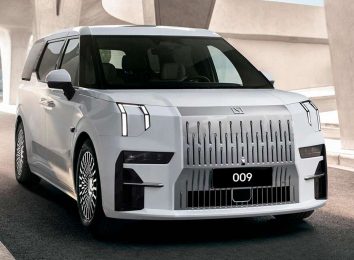 Электрический минивэн Zeekr 009