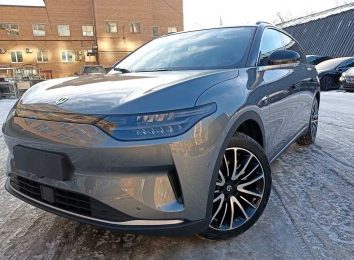 Китайский электрический кроссовер Leapmotor C11