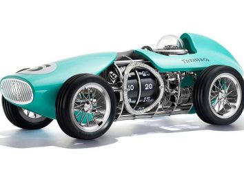 Часы Tiffany в виде машины