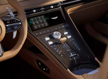Aston Martin DB12 Volante 2024