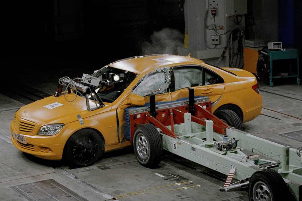 Краш-тесты Mercedes