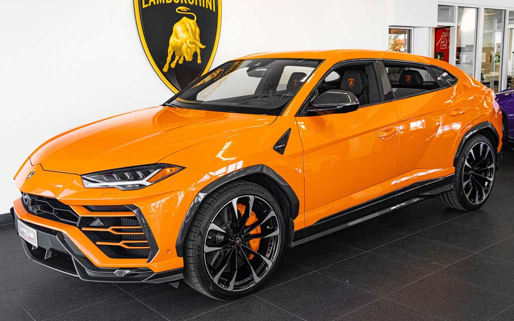 Lamborghini Urus Orange