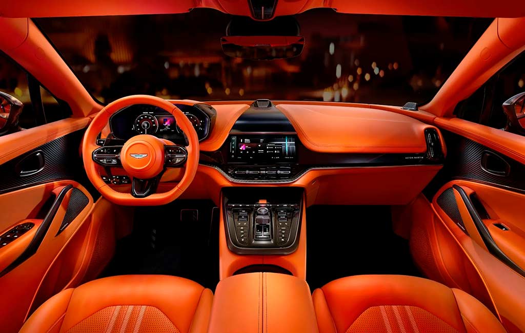 Aston Martin DBX707 2025