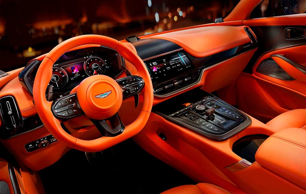 Aston Martin DBX707 2025