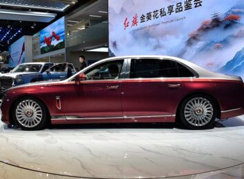 Роскошный гибридный седан Hongqi Guoya добрался до России: цены впечатляют