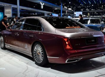 Роскошный гибридный седан Hongqi Guoya добрался до России: цены впечатляют