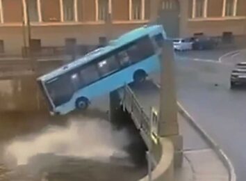 Авария автобуса в Санкт-Петербурге