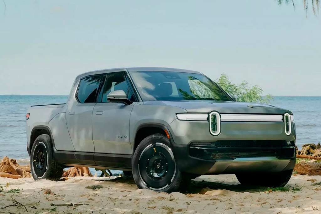 Rivian R1S и R1T 2025