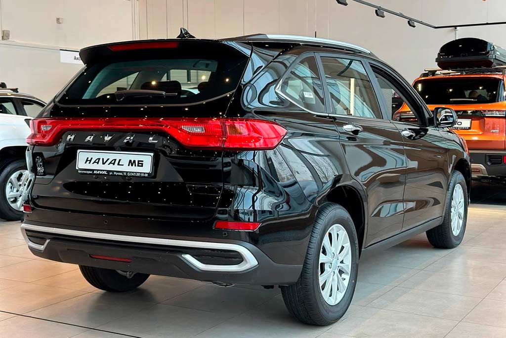 Haval M6 черного цвета