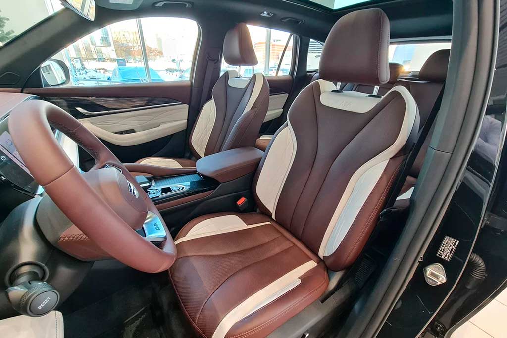 Салон Geely Monjaro
