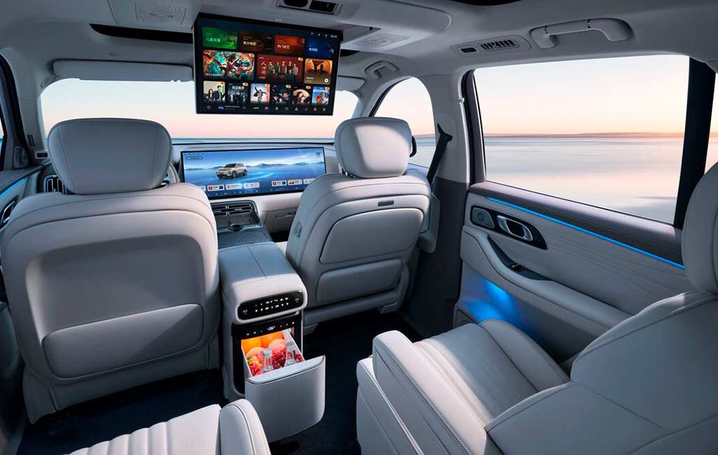 Интерьер Geely Galaxy M9