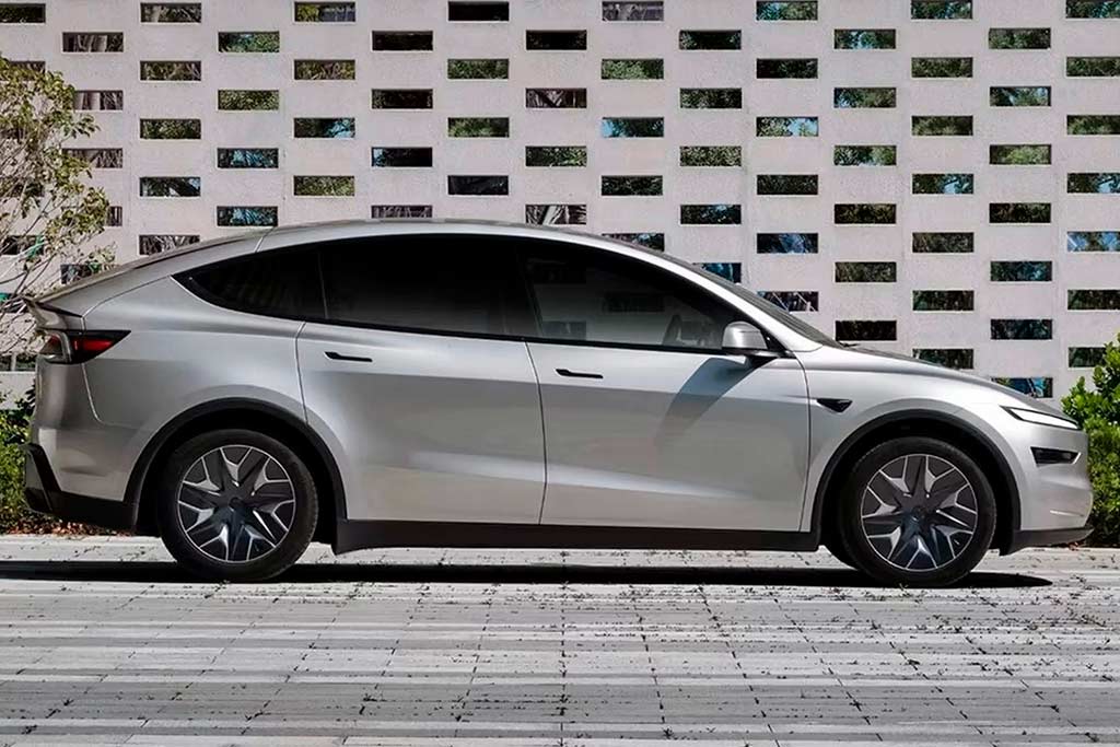 Tesla Model Y L: удлиненная версия кроссовера добралась до США