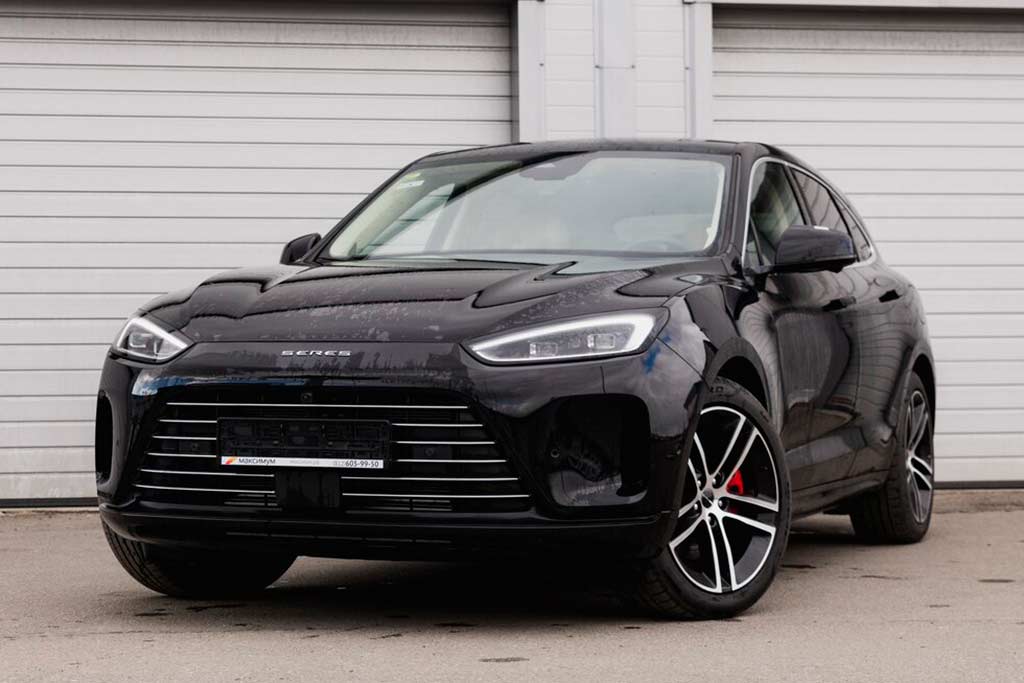 Черный Seres M5