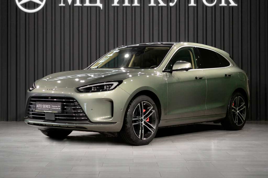 Зеленый Seres M5