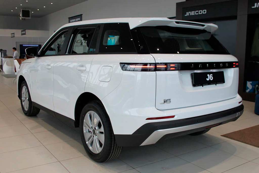 Jaecoo J6 белого цвета