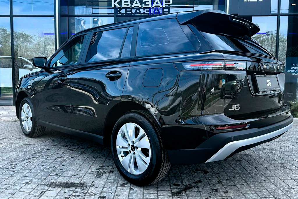 Jaecoo J6 черного цвета