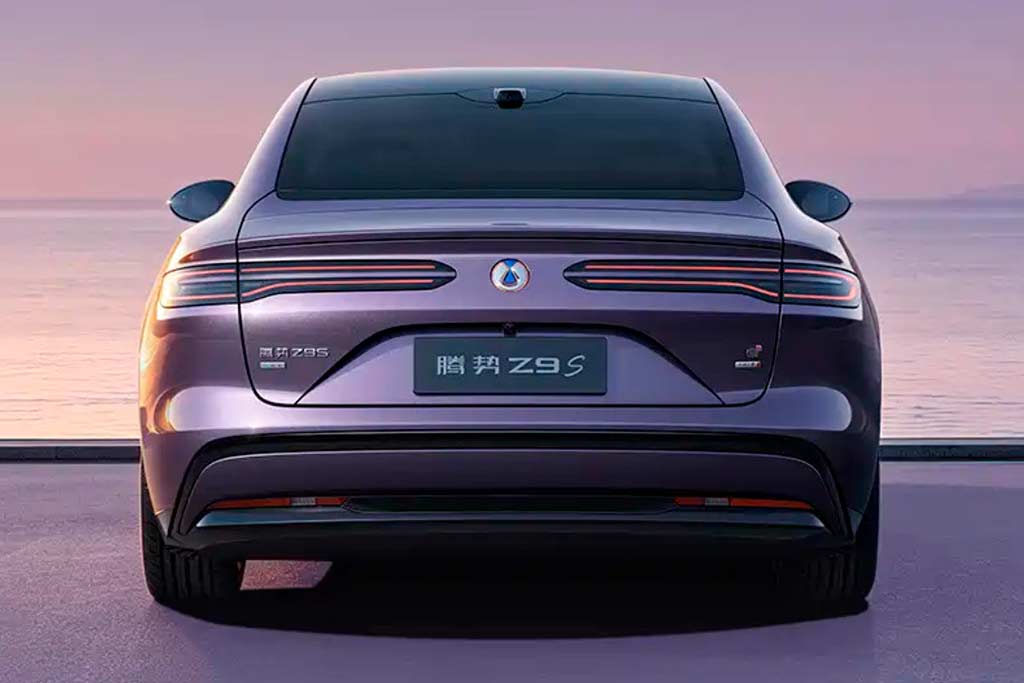 Denza Z9S: китайцы рассекретили «спортивную» версию седана Z9
