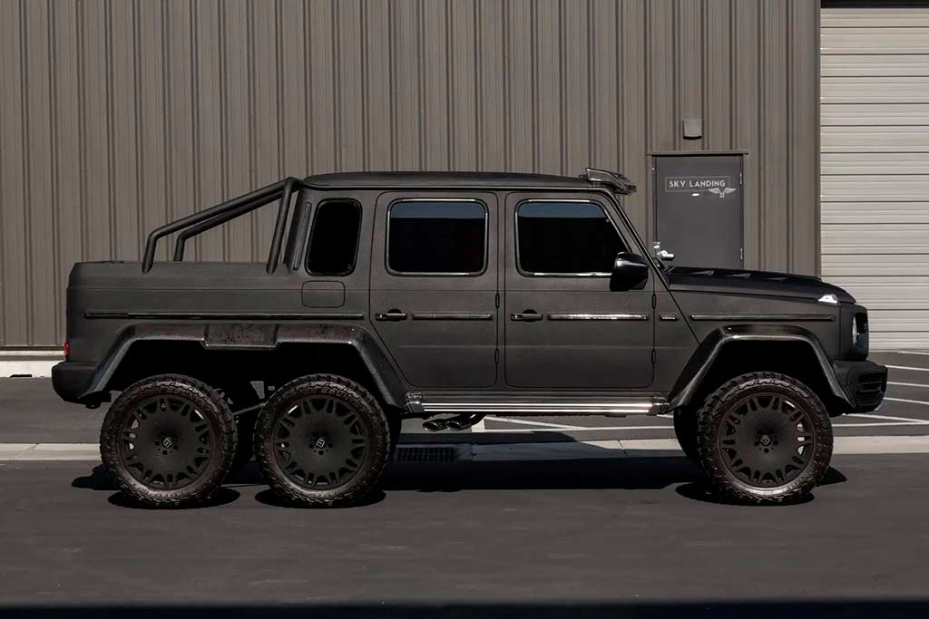 На торги выставлена копия редкого шестиколесного пикапа Mercedes-AMG G63 6×6