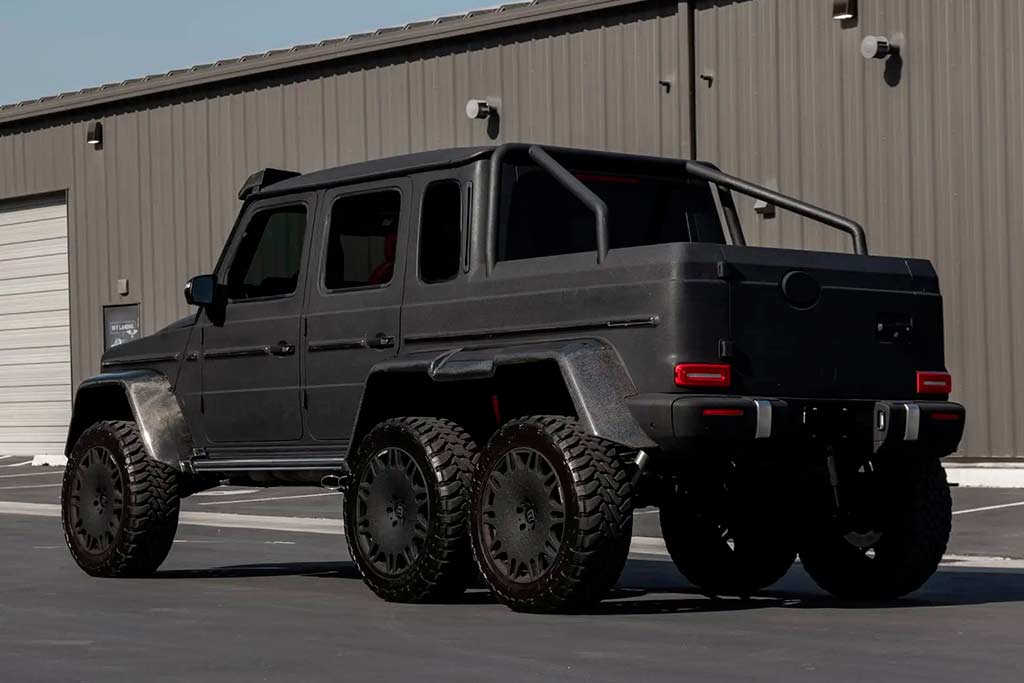 На торги выставлена копия редкого шестиколесного пикапа Mercedes-AMG G63 6×6