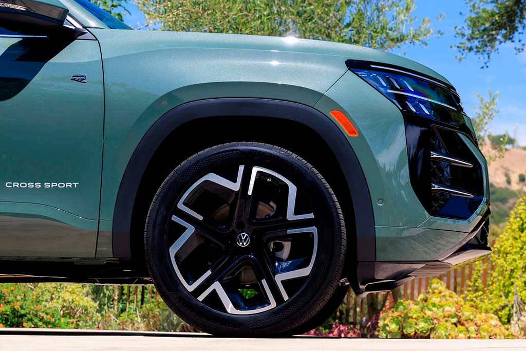 В Штатах представлен обновленный купеобразный кроссовер Volkswagen Atlas Cross Sport