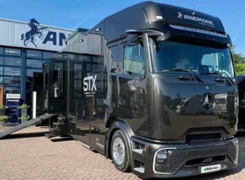 Mercedes-Benz Axor 2026 для перевозки лошадей