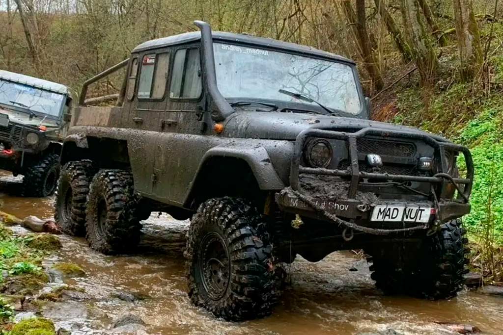 UAZ Hunter 6x6
