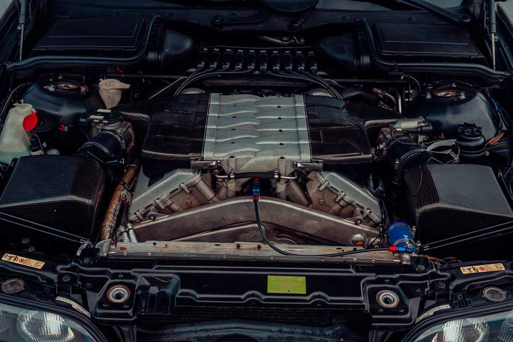 BMW M5 (E39) с двигателем W10 от VW