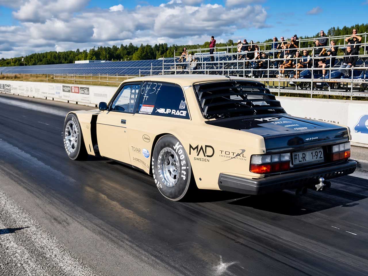 Volvo 240 с двигателем от Lamborghini
