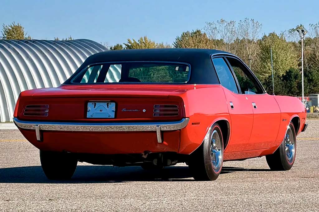 Седан Plymouth Barracudа 1970 года
