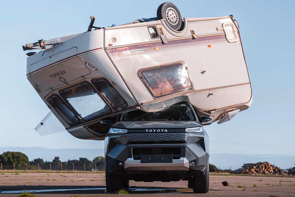 Краш-тест нового Toyota Hilux EV