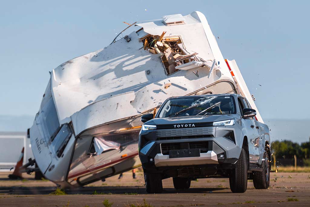 Краш-тест нового Toyota Hilux EV